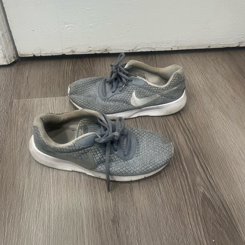 Gray Nike tanjun